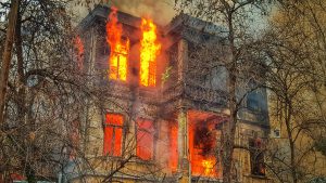 Read more about the article چگونه قبل و بعد از آتش سوزی از خانه خود محافظت کنیم؟